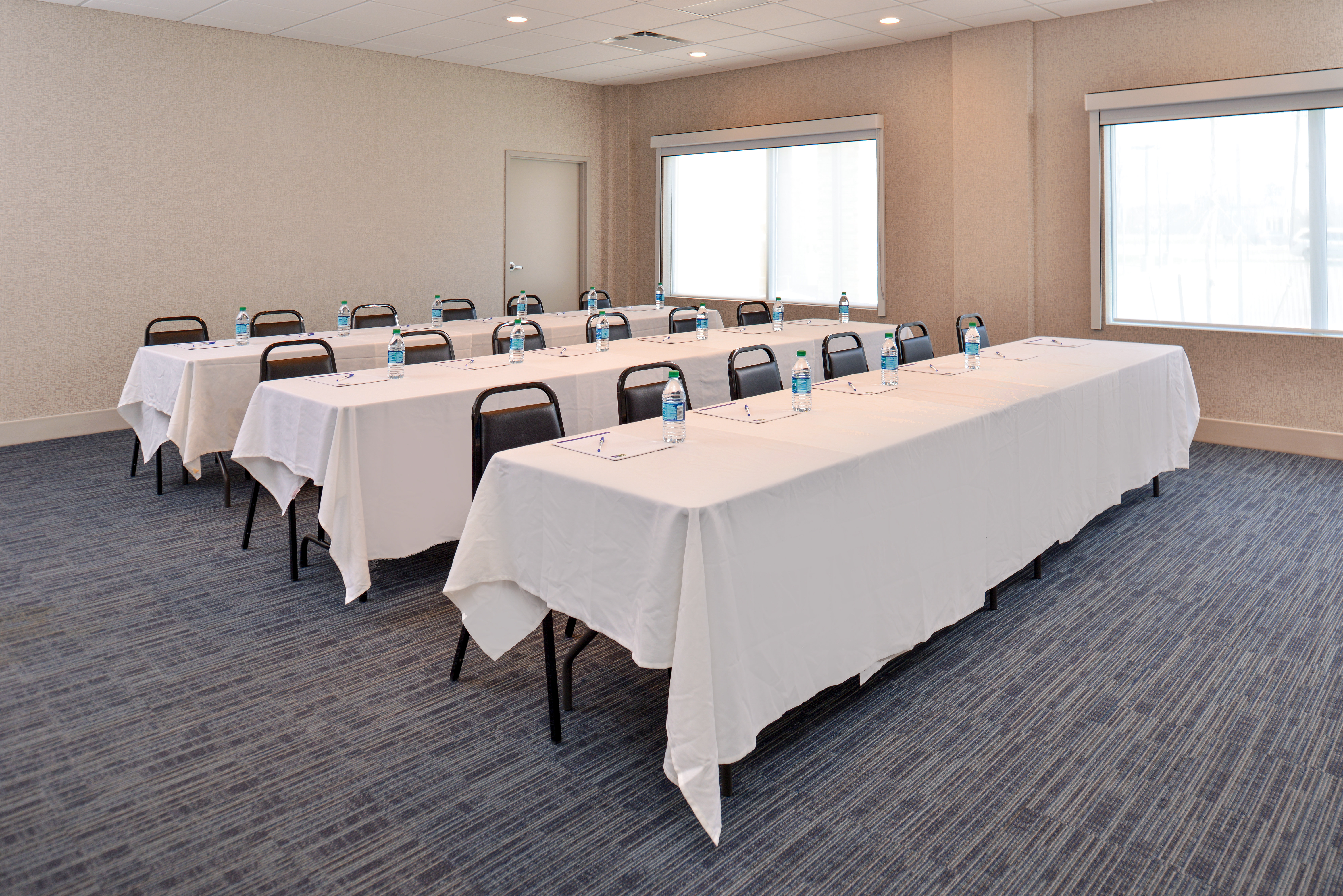 holiday inn express and suites farmington hills detroit