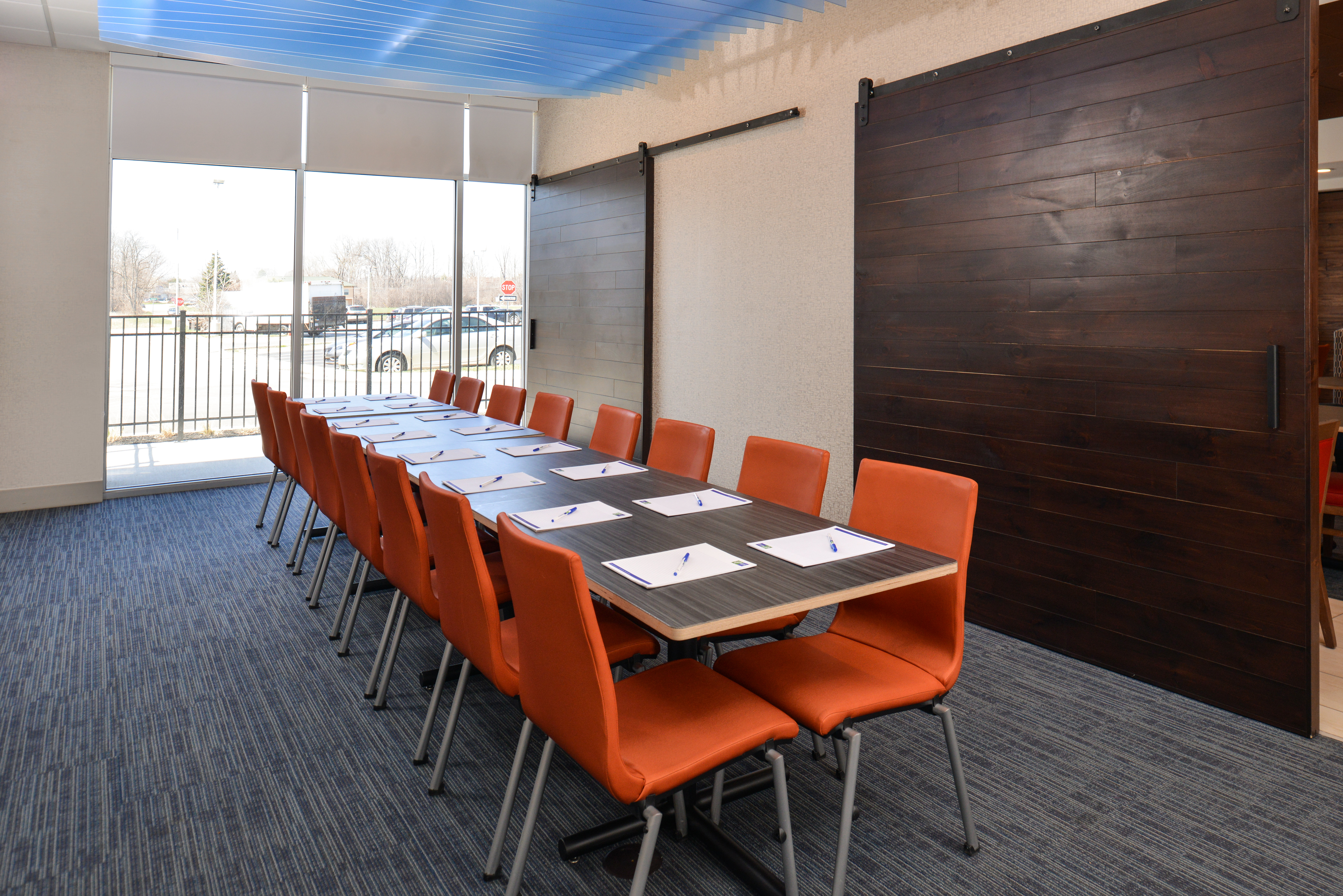holiday inn express and suites farmington hills detroit