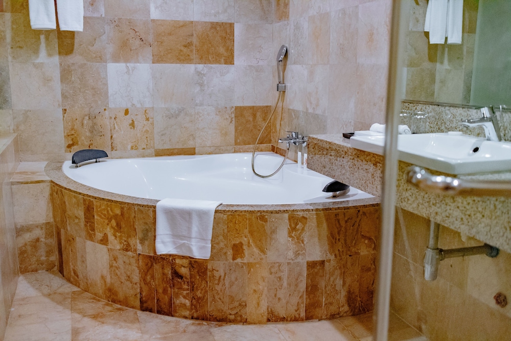 crown regency courtyard resort