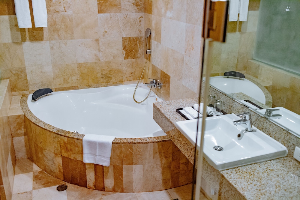 crown regency courtyard resort