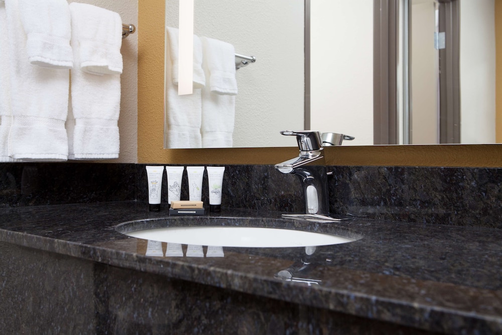 red lion inn and suites polson