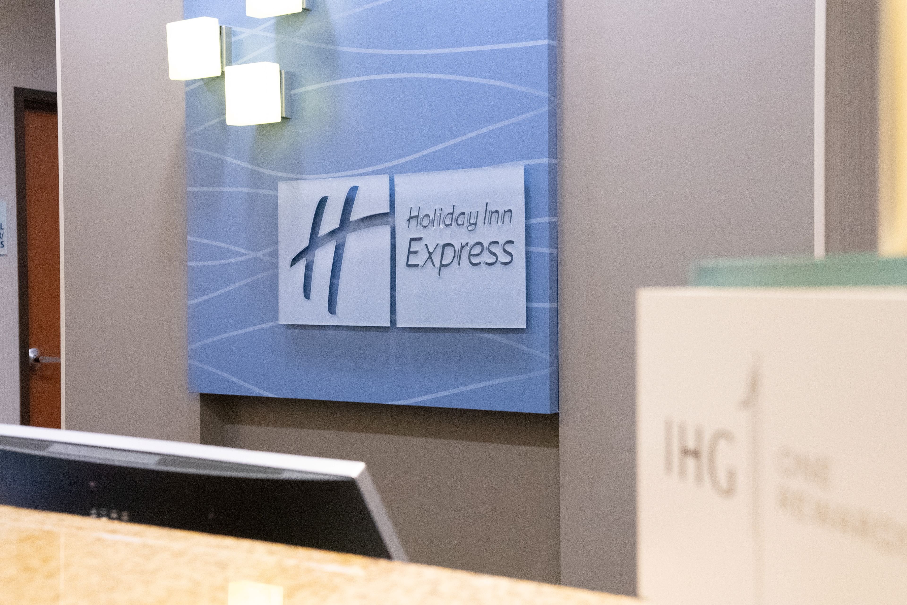 holiday inn express and suites new martinsville by ihg