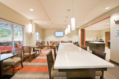 holiday inn express and suites hot springs by ihg