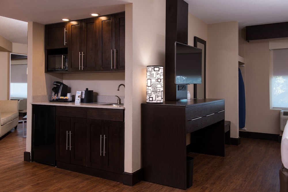 holiday inn express and suites san antonio medical six flags