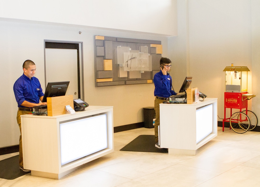 holiday inn express and suites san antonio medical six flags