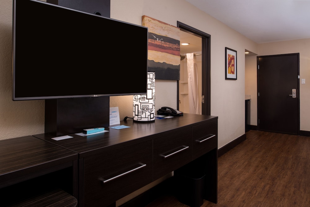 holiday inn express and suites san antonio medical six flags