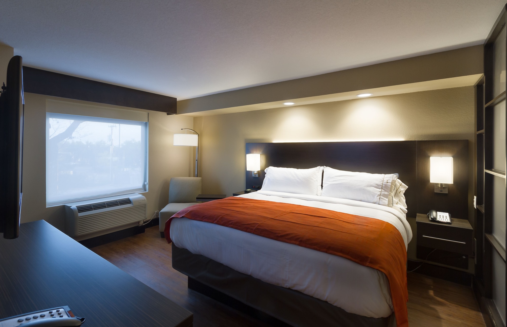 holiday inn express and suites san antonio medical six flags