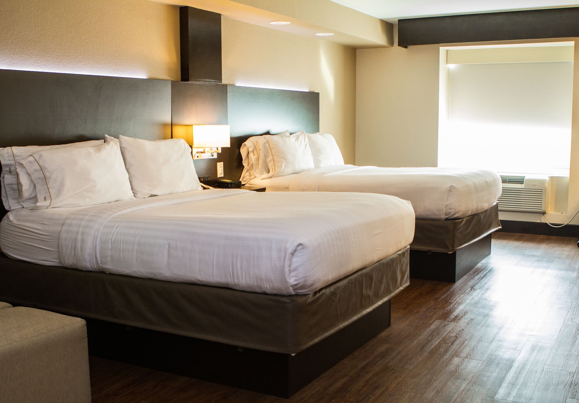 holiday inn express and suites san antonio medical six flags