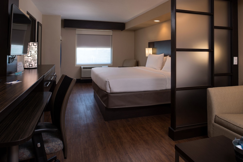 holiday inn express and suites san antonio medical six flags