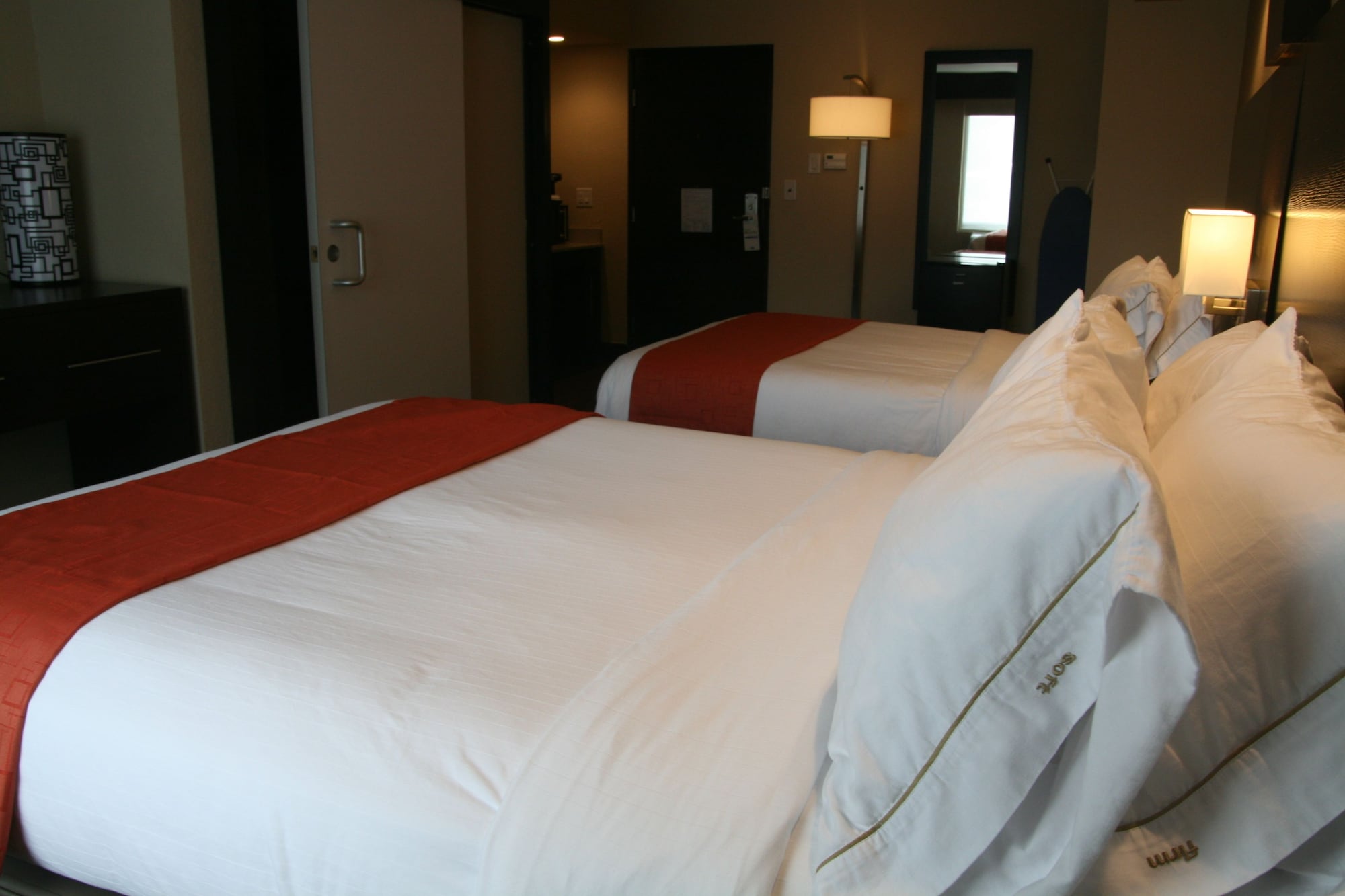 holiday inn express and suites san antonio medical six flags