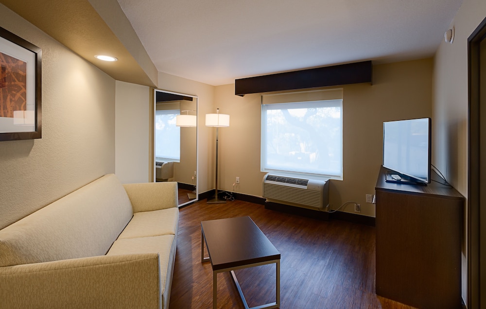 holiday inn express and suites san antonio medical six flags