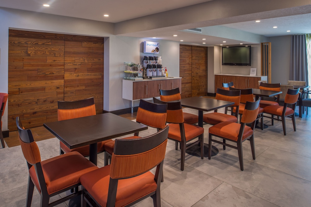 holiday inn express and suites san antonio medical six flags