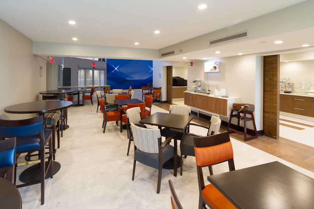 holiday inn express and suites san antonio medical six flags
