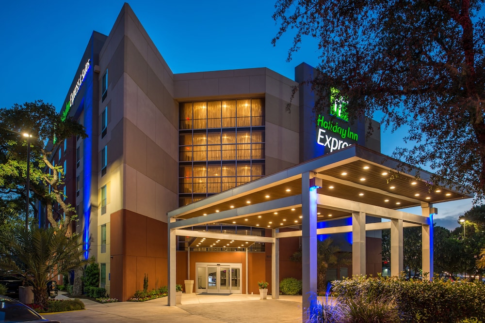 holiday inn express and suites san antonio medical six flags