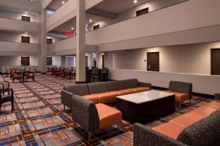 holiday inn express and suites san antonio medical six flags