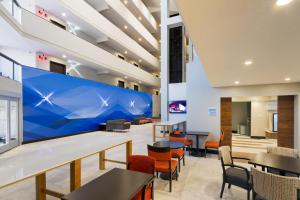 holiday inn express and suites san antonio medical six flags