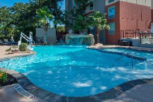 holiday inn express and suites san antonio medical six flags