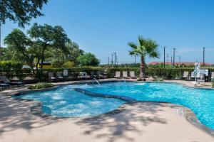 holiday inn express and suites san antonio medical six flags