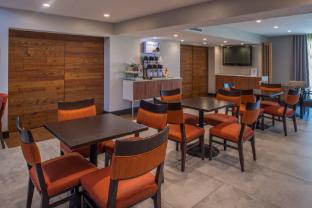 holiday inn express and suites san antonio medical six flags