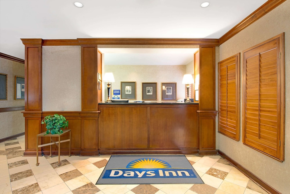days inn and suites by wyndham st louis westport plaza