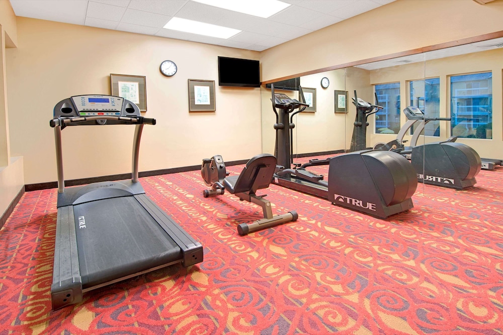 days inn and suites by wyndham st louis westport plaza
