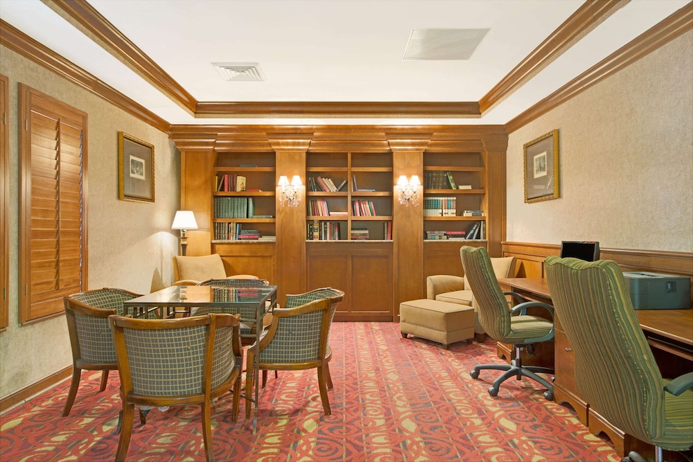 days inn and suites by wyndham st louis westport plaza