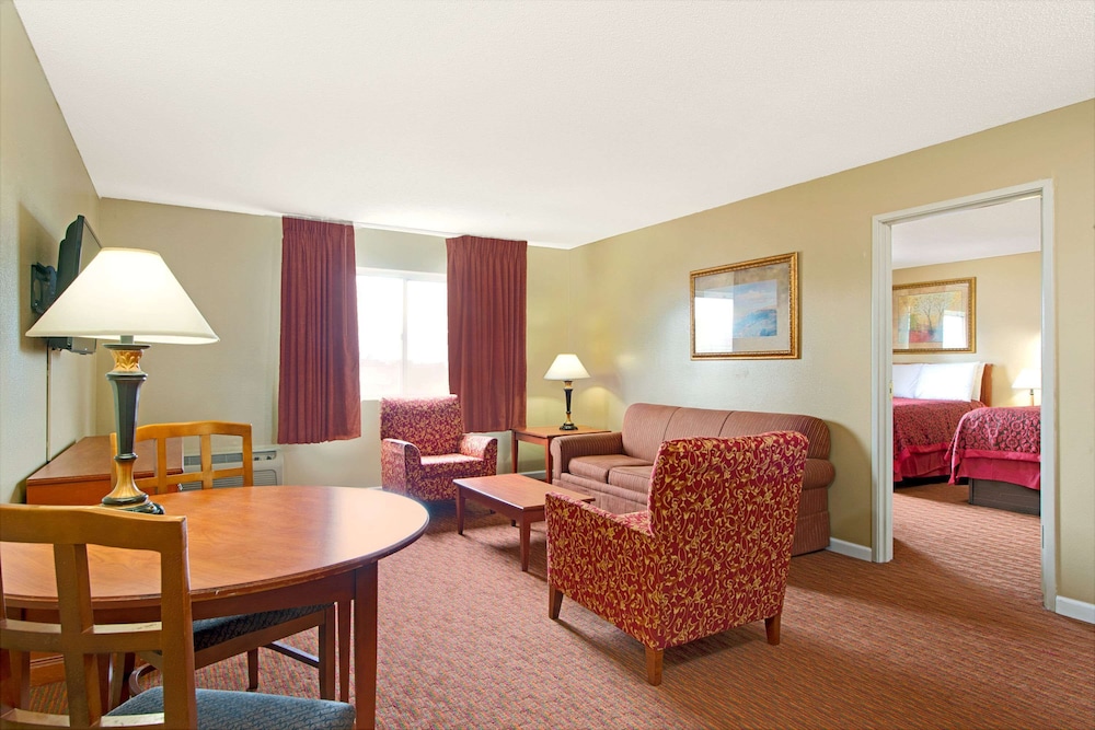 days inn and suites by wyndham st louis westport plaza