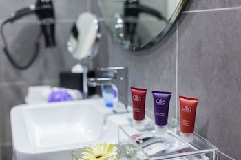 Qliq Damansara,Kampung Jawa Tengah>>Damansara Perdana,4 star