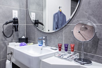 Qliq Damansara,Kampung Jawa Tengah>>Damansara Perdana,4 star