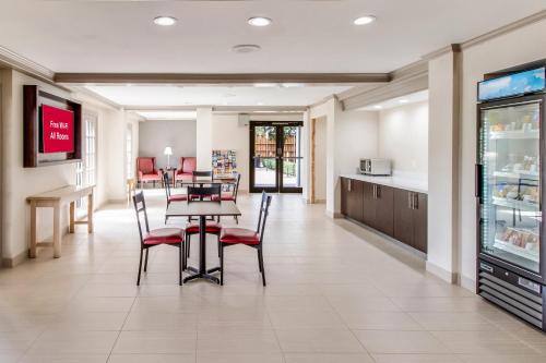 red roof inn plus dallas addison