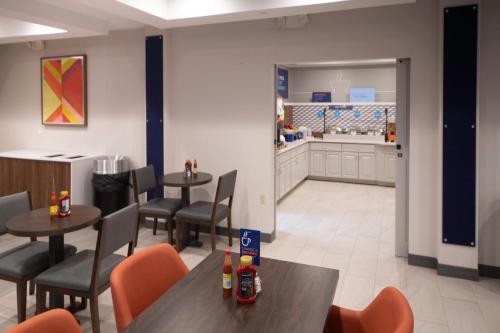 holiday inn express and suites little rock west by ihg