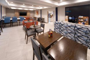 holiday inn express and suites little rock west by ihg