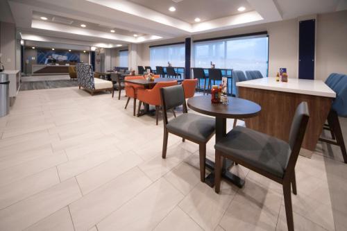 holiday inn express and suites little rock west by ihg