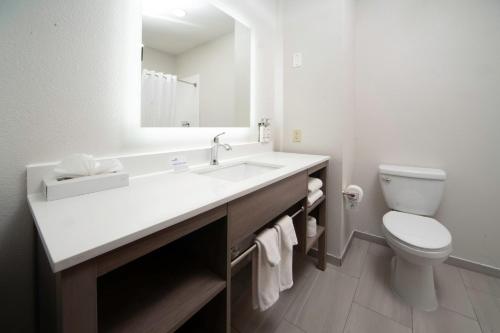 holiday inn express and suites little rock west by ihg