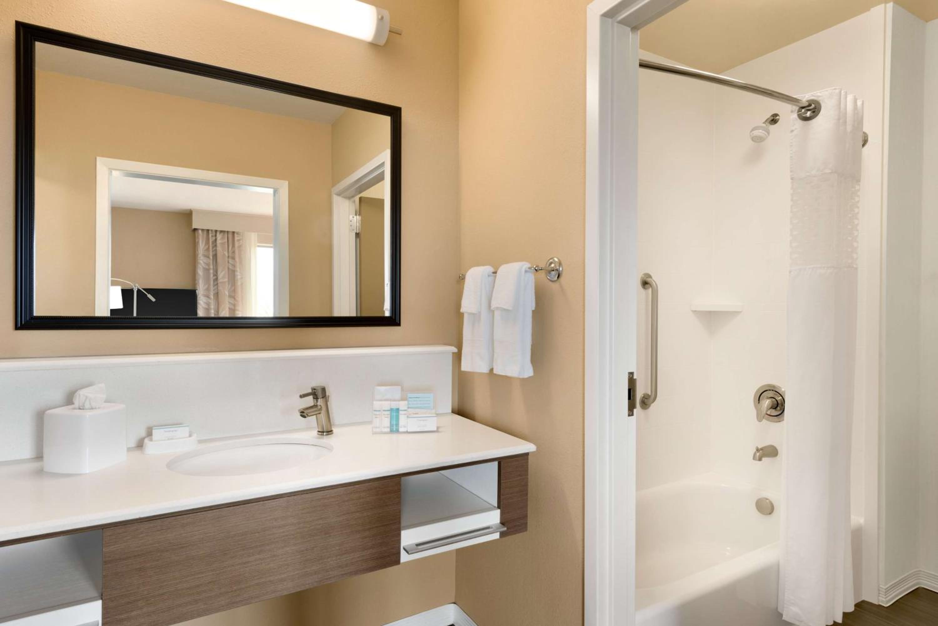 hampton inn and suites monroe