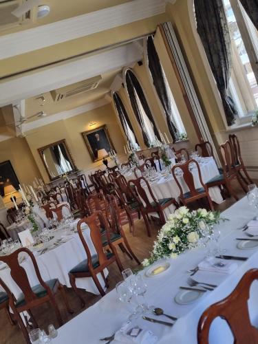 the racquet club hotel