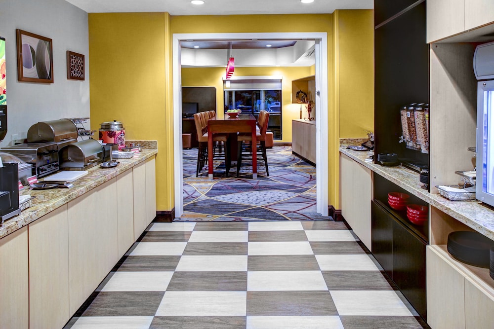 towneplace suites bakersfield west