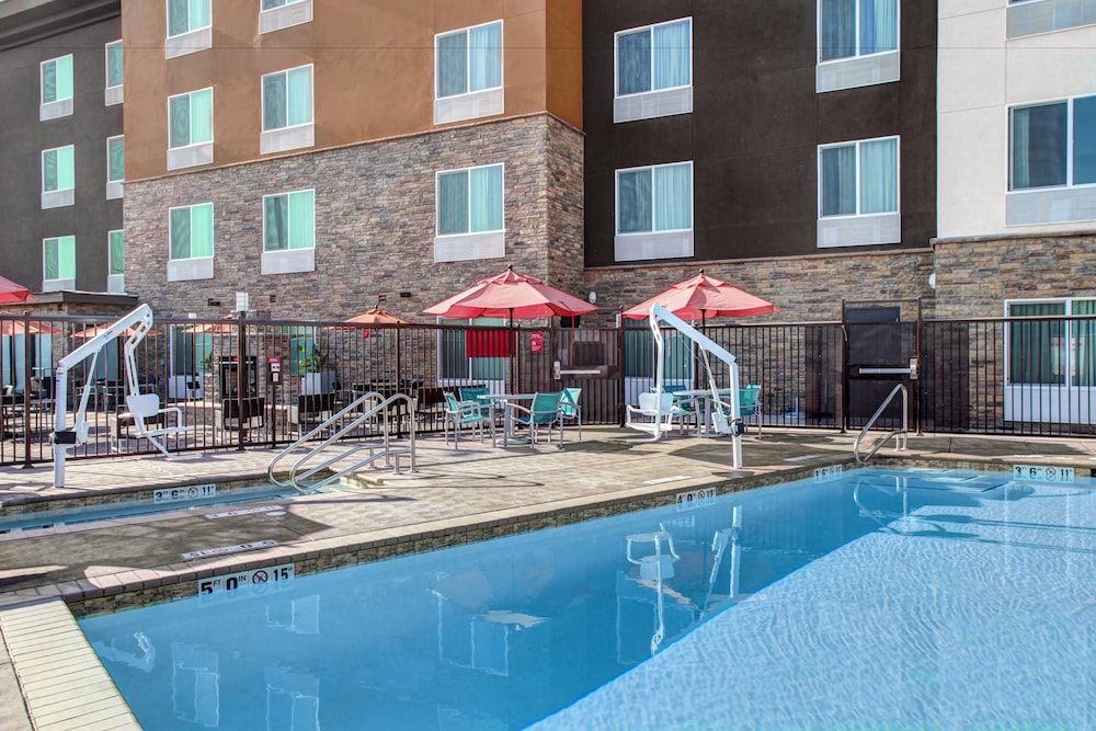 towneplace suites bakersfield west