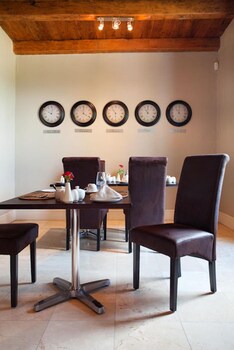 under oaks guesthouse