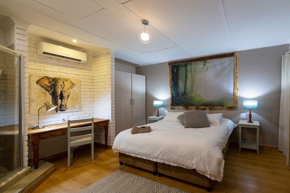 St Lucia Safari Lodge,Hluhluwe>>Durban,4 star