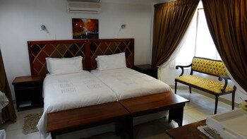 sleepers villa
