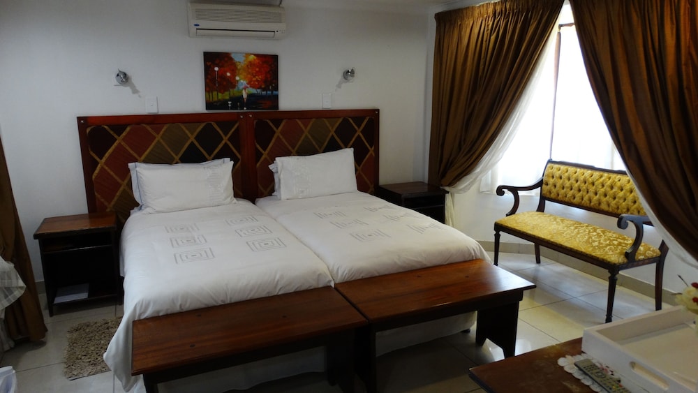 sleepers villa