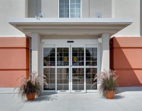 candlewood suites salina by ihg