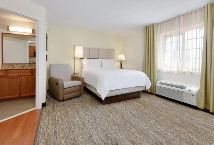 candlewood suites salina by ihg