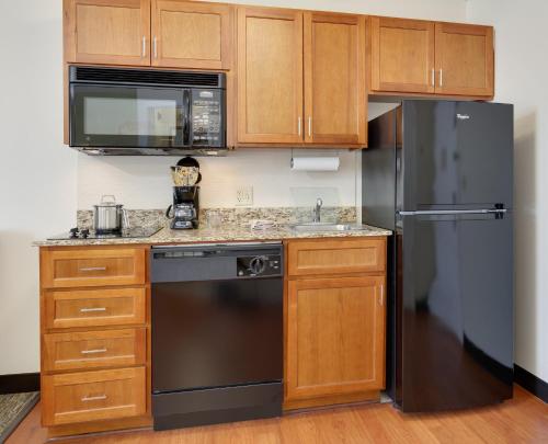 candlewood suites salina by ihg