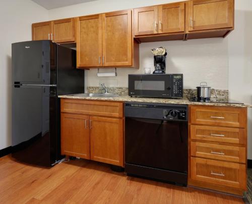 candlewood suites salina by ihg