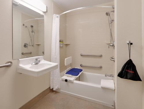 candlewood suites salina by ihg