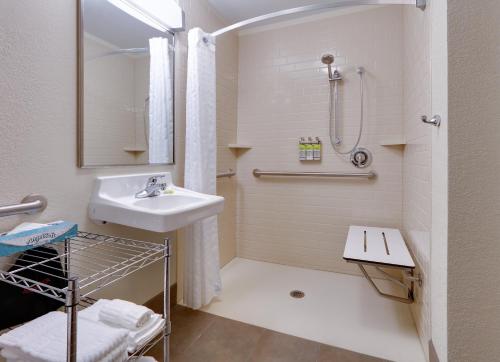 candlewood suites salina by ihg