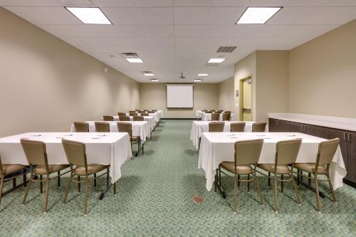 candlewood suites salina by ihg