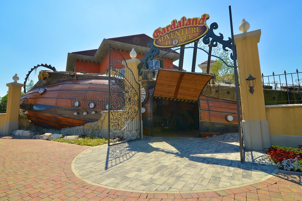 gardaland adventure hotel